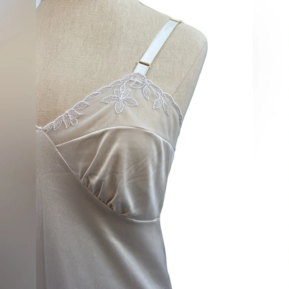 Vintage Grand Design Slip Size 32 - Picture 4 of 9